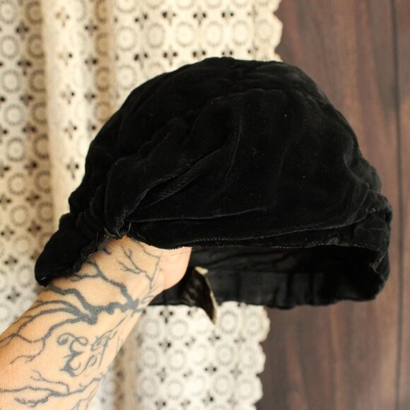 Vintage 1920s Cloche Hat, Black Velvet Southern California Modes Victoria main image 6
